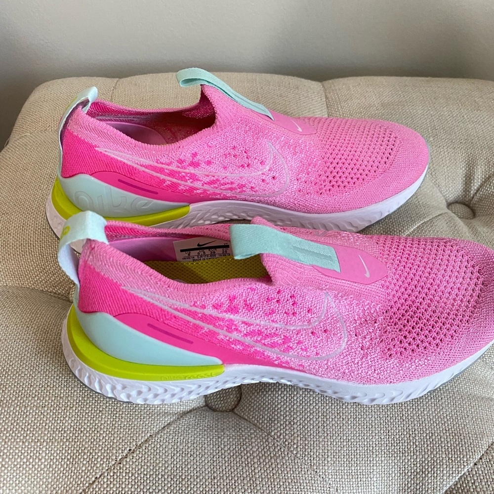 Nike flyknit running shoes